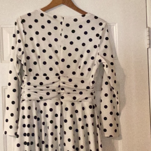 Dress - Picture 5 of 6